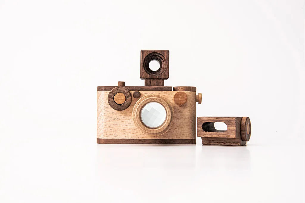 35MM Wooden Toy Camera Gift Set - Beech Wood with 2 Flashes ($88 Value)