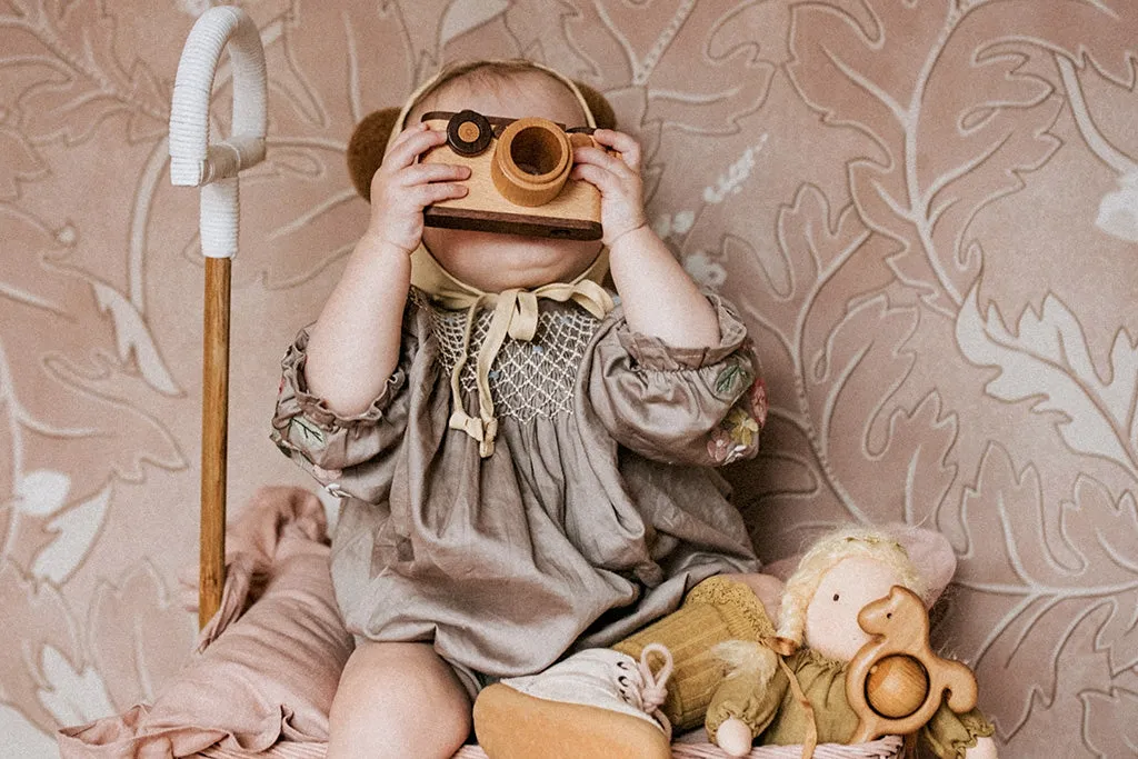 35MM Wooden Toy Camera Gift Set - Beech Wood with 2 Flashes ($88 Value)