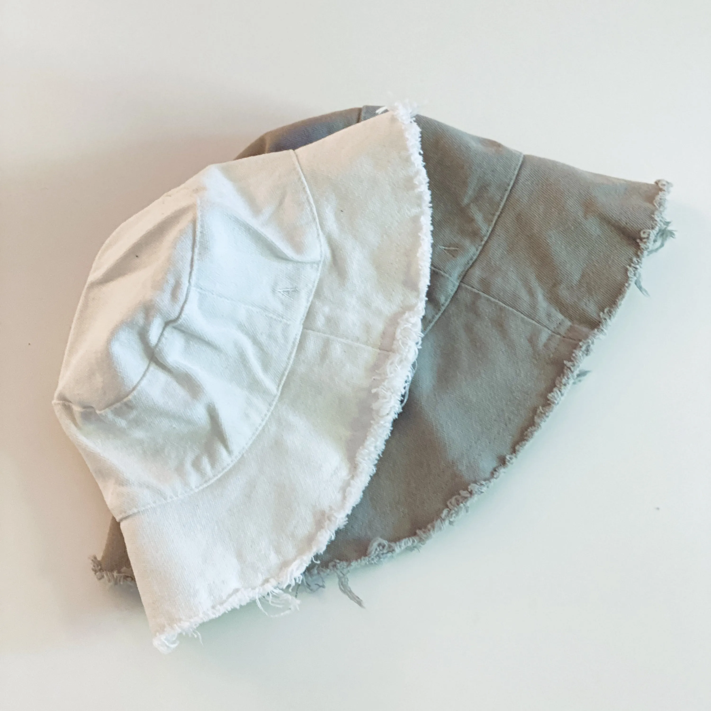 Aura Cotton Bucket Hat (Light Grey)
