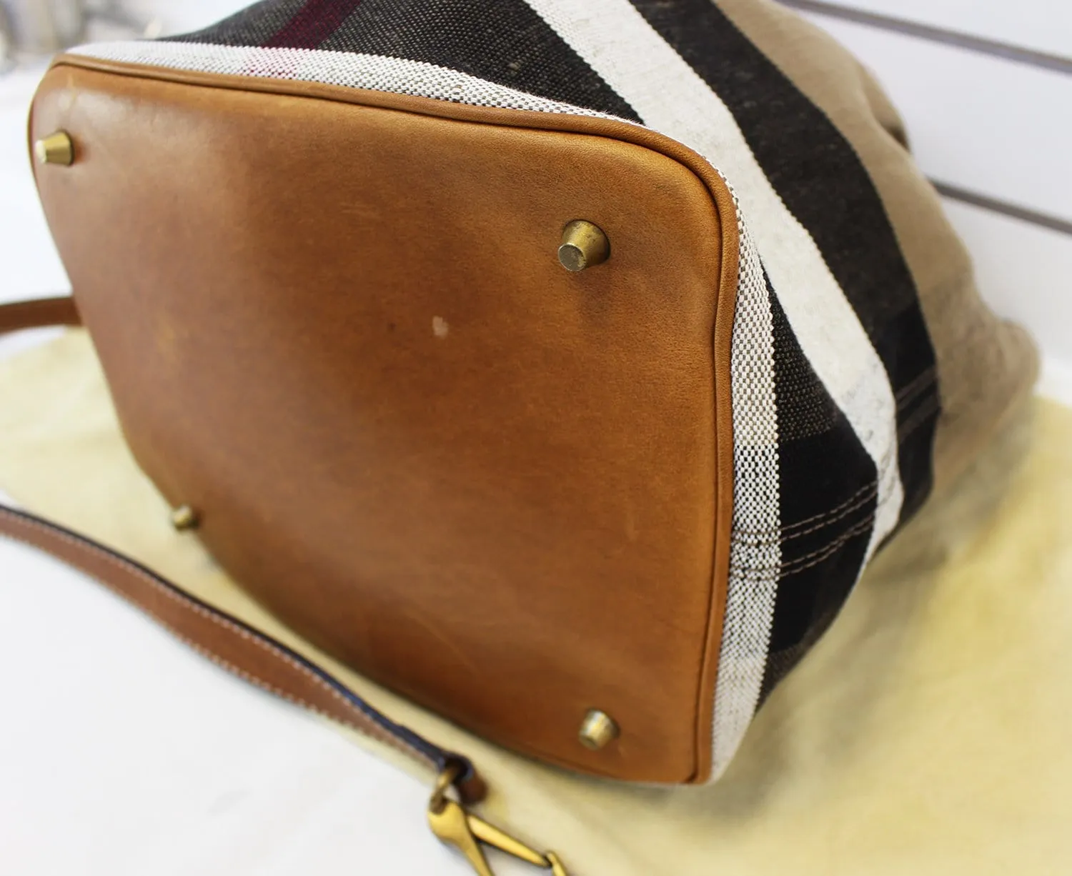 BURBERRY Brit Susanna Medium Bucket Bag