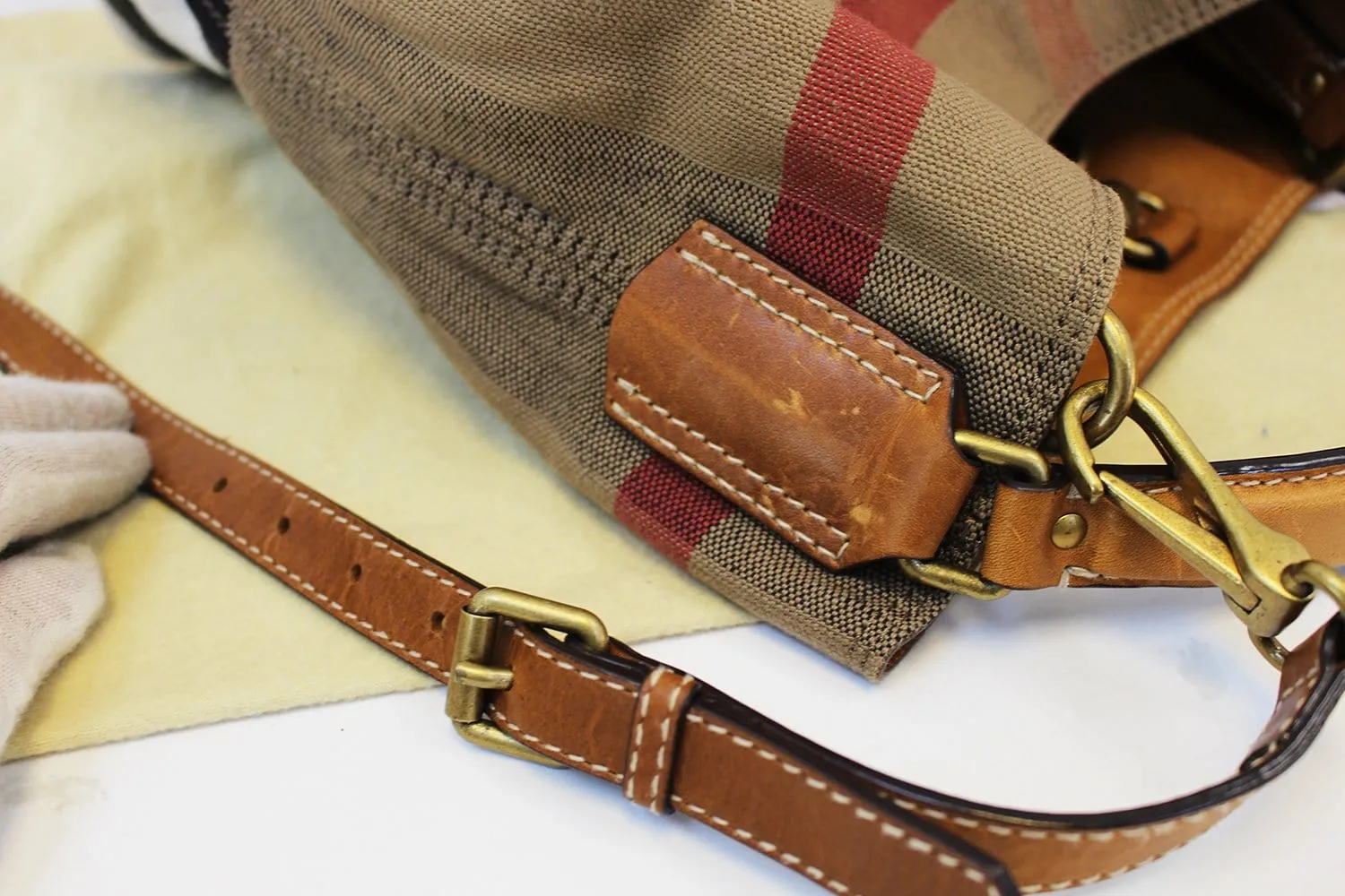 BURBERRY Brit Susanna Medium Bucket Bag