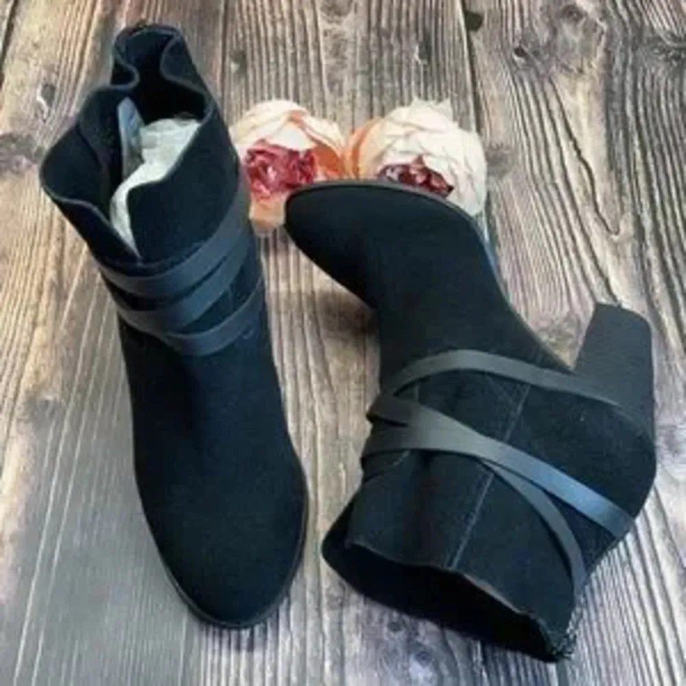 Carlos Black Leather  Booties 9M