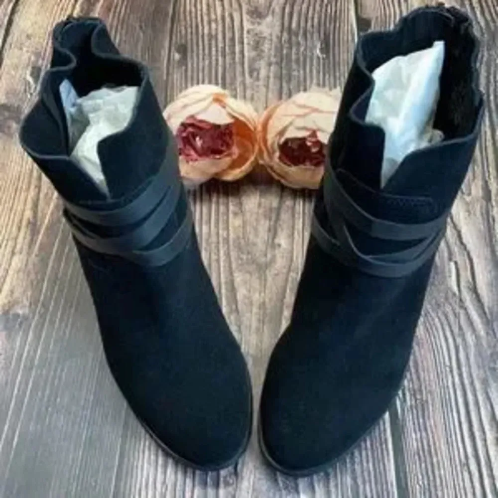Carlos Black Leather  Booties 9M