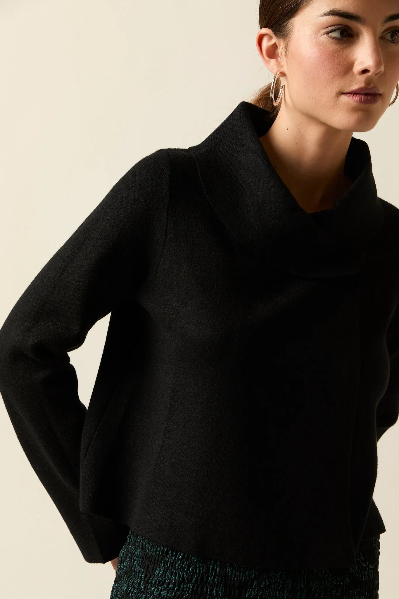 Chaqueta estilo capa cruzado negro