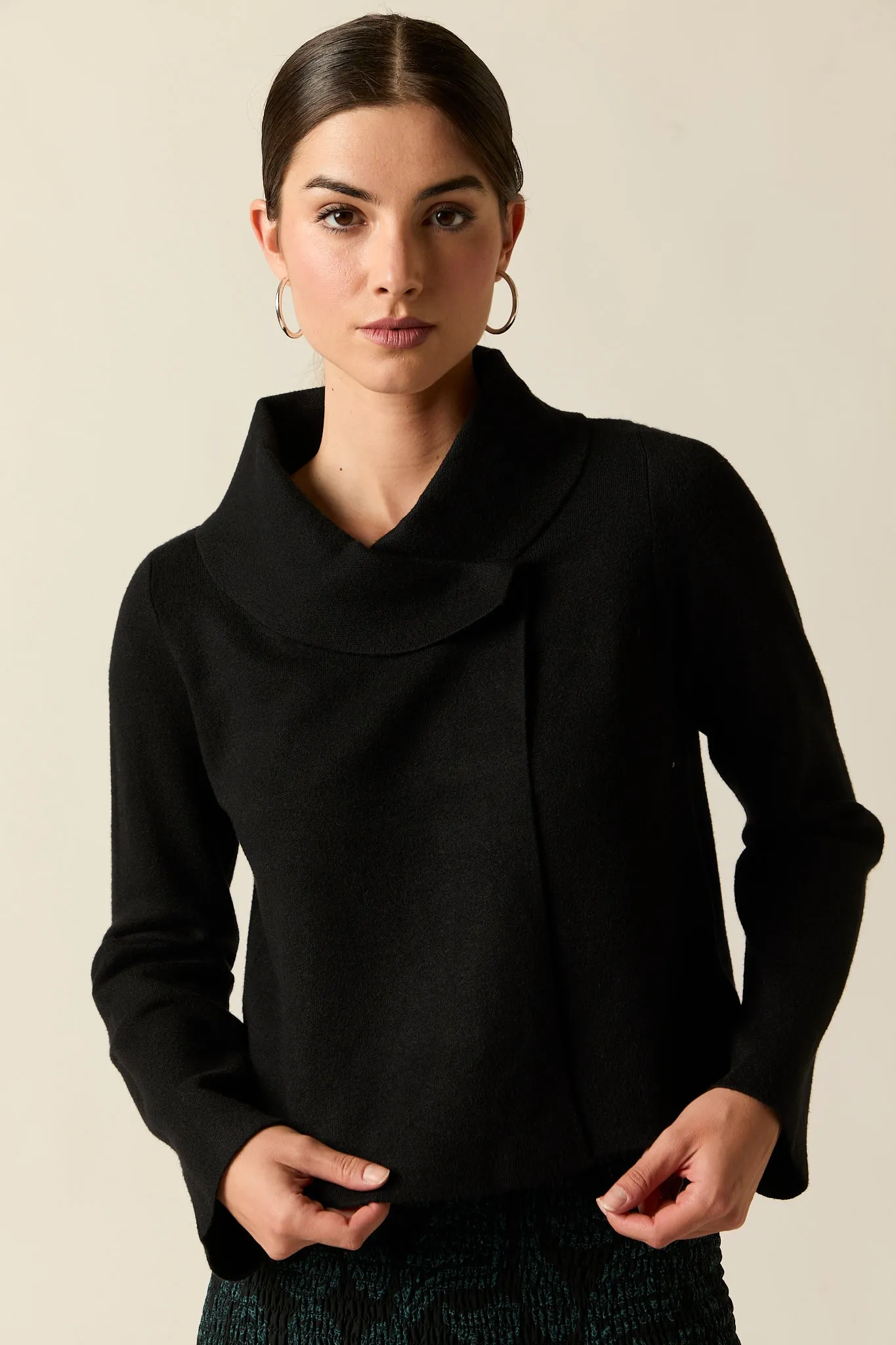 Chaqueta estilo capa cruzado negro