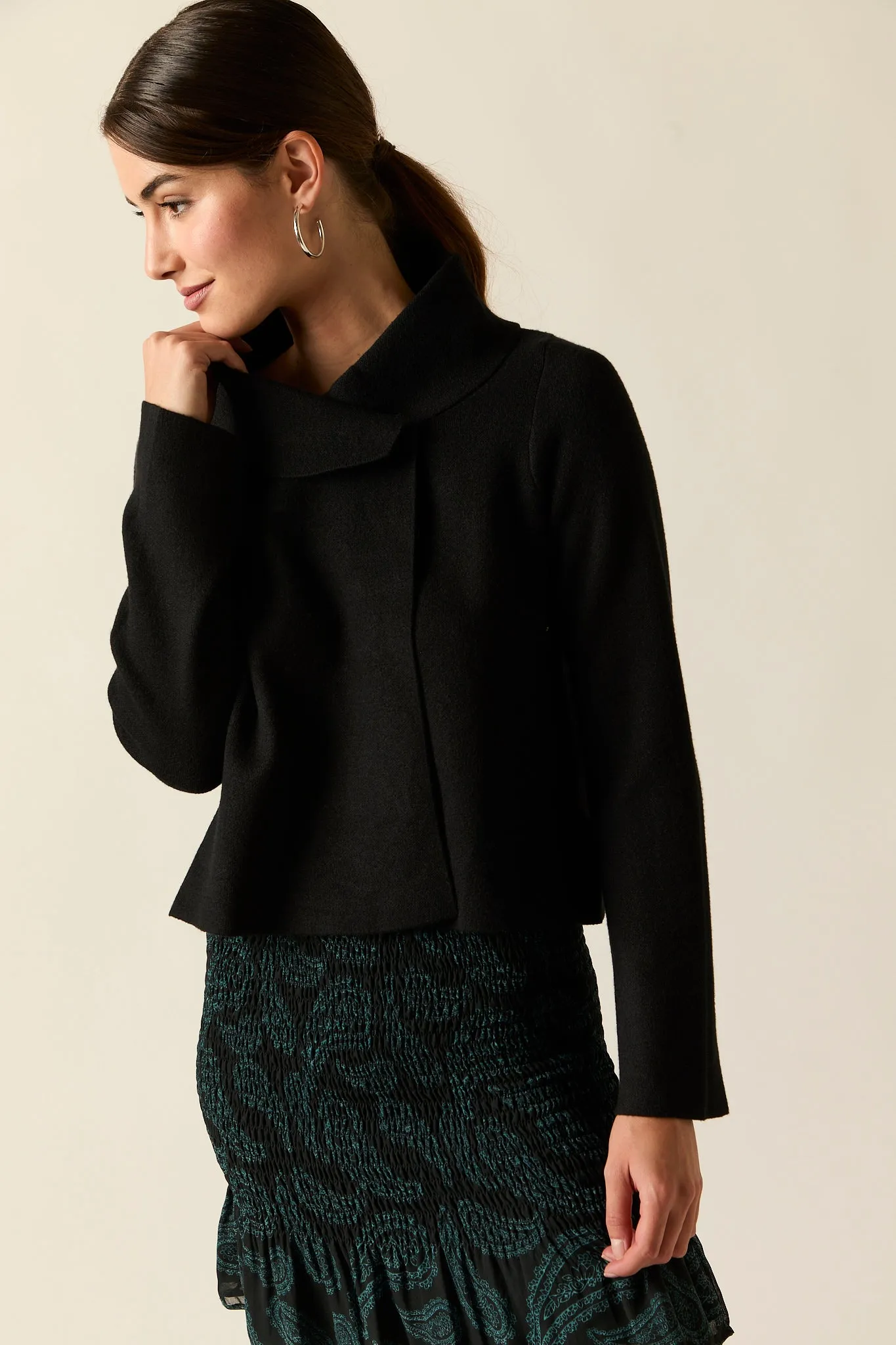Chaqueta estilo capa cruzado negro