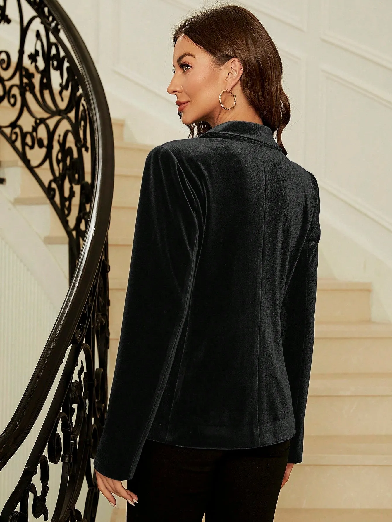 Clasi Lapel Neck Velvet Blazer