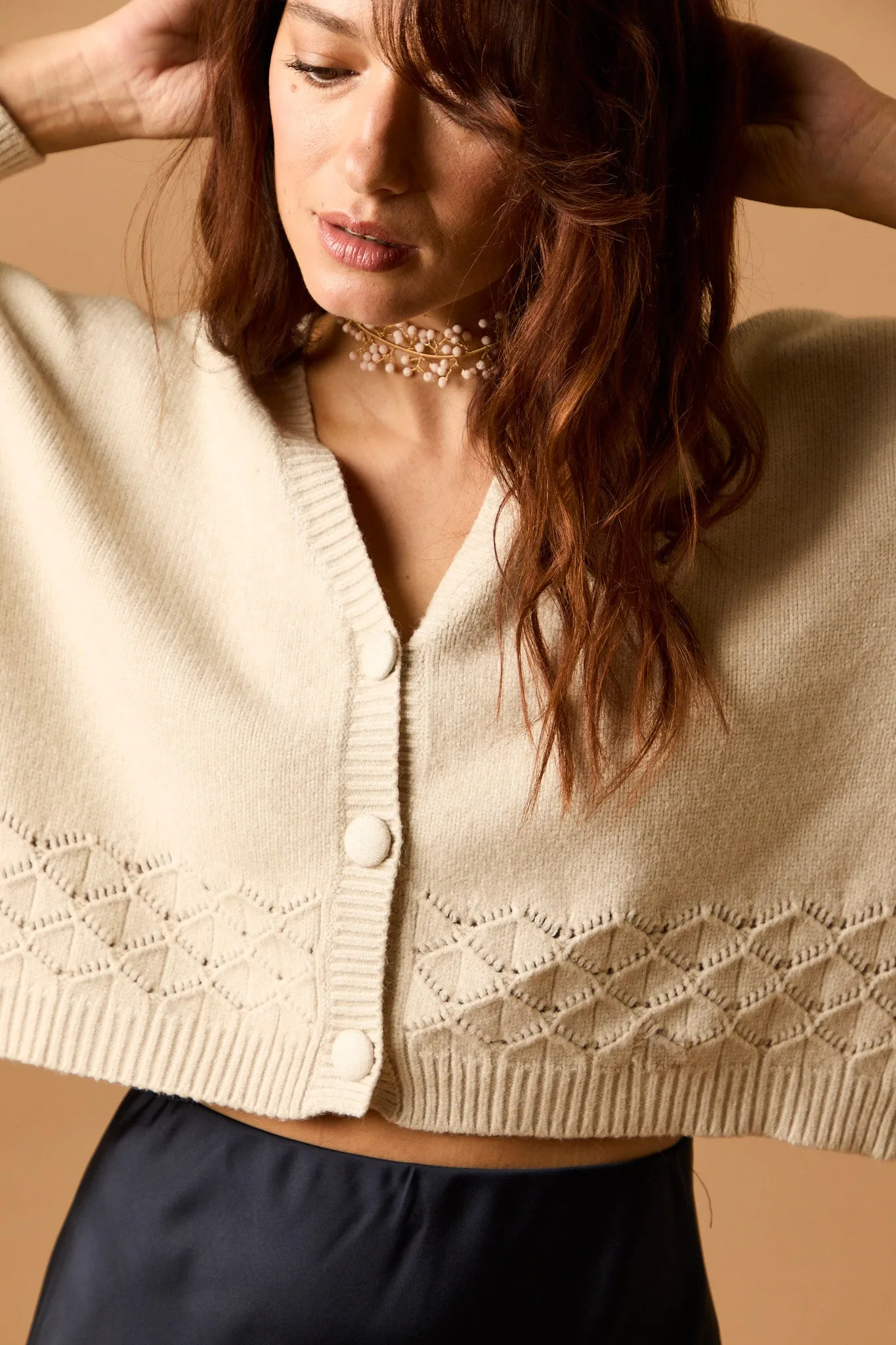 Cárdigan cropped cenefa calada beige