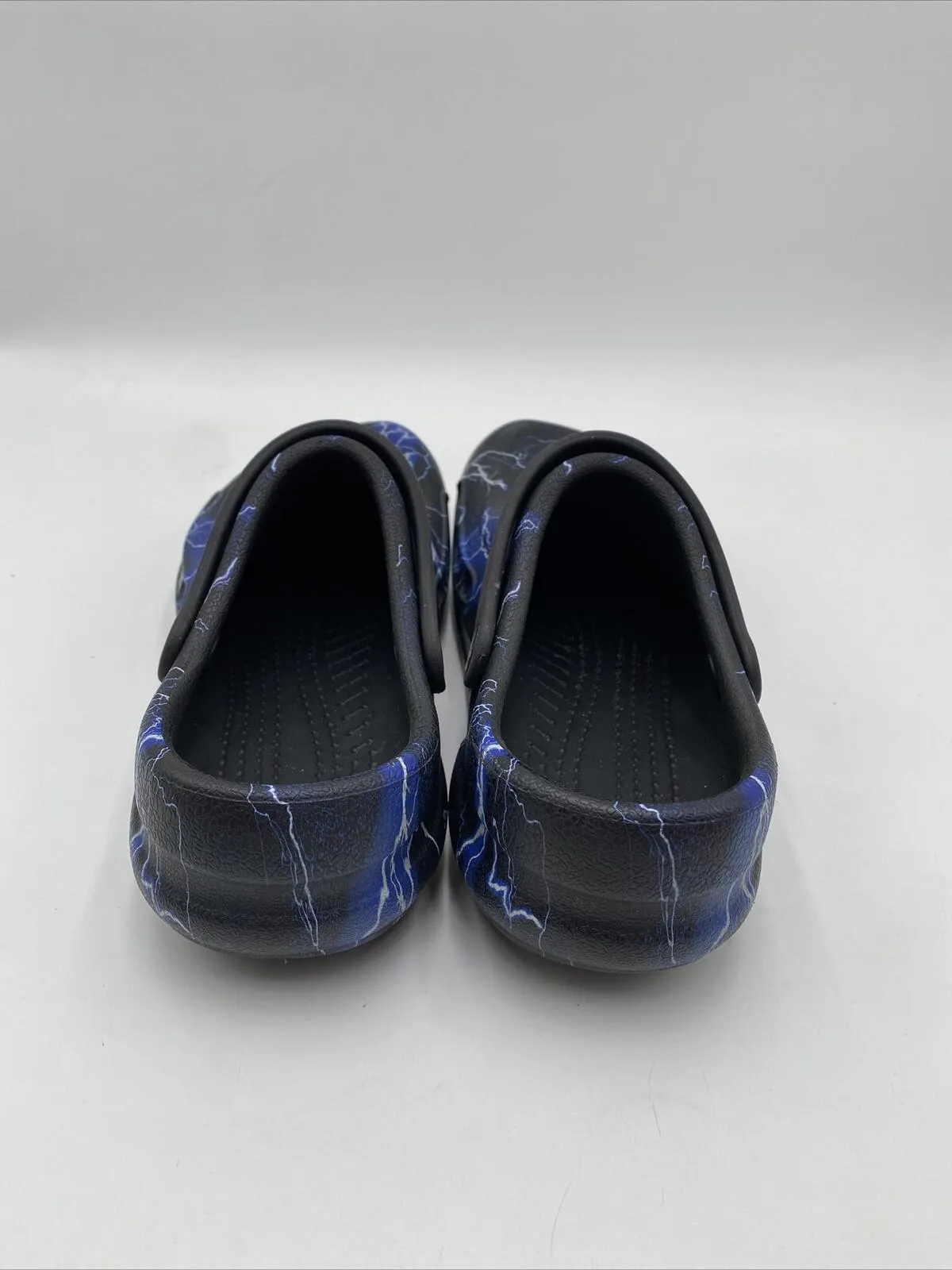 Crocs Adult Unisex Bistro Graphic Clogs Black/Lightning Blue Size 7M/9W - Very Good