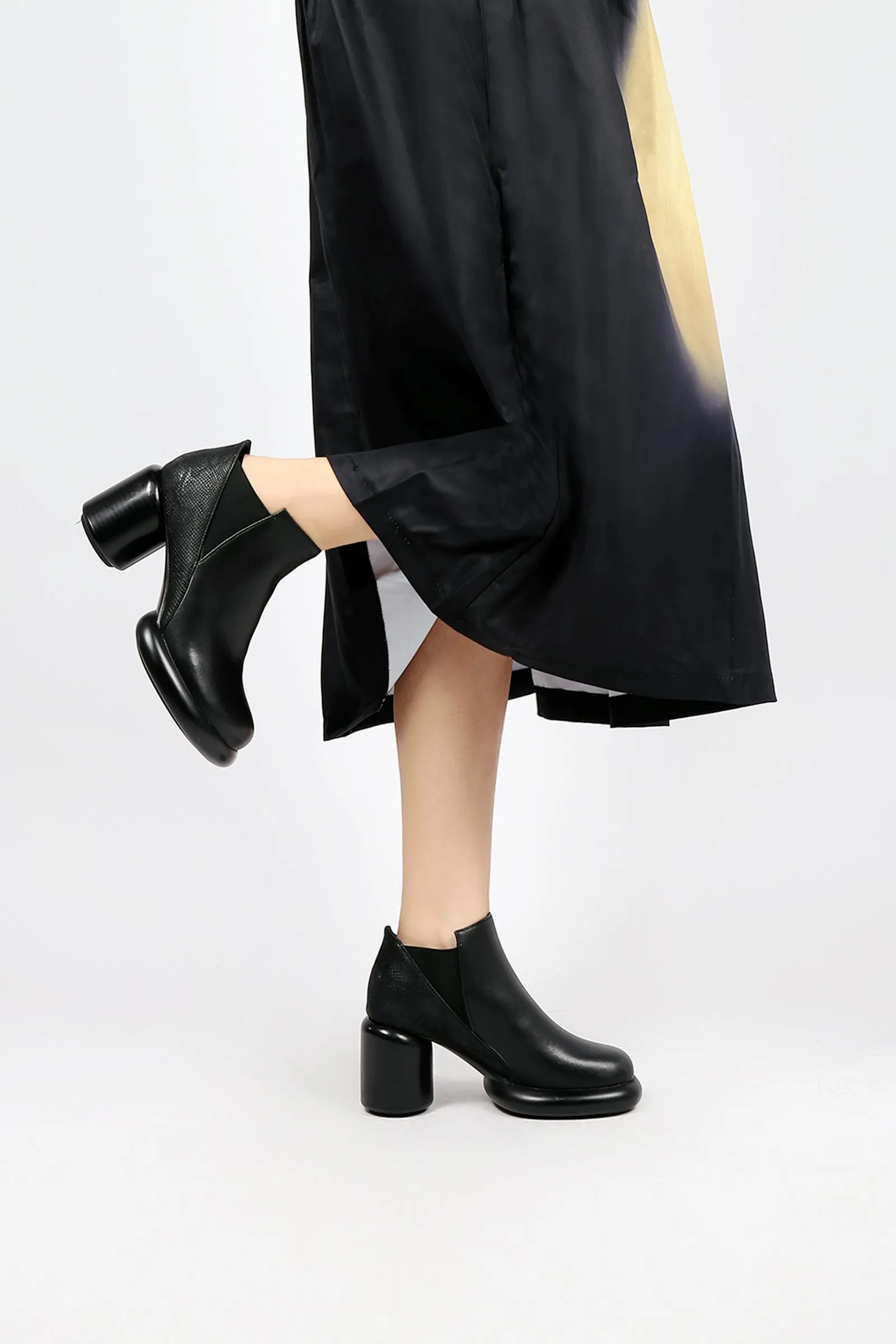 Cylinder Heel Leather Ankle Bootie - Black