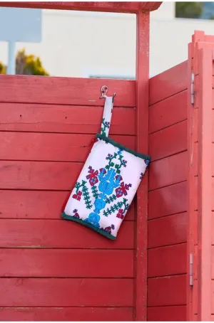 Daryna Pouch
