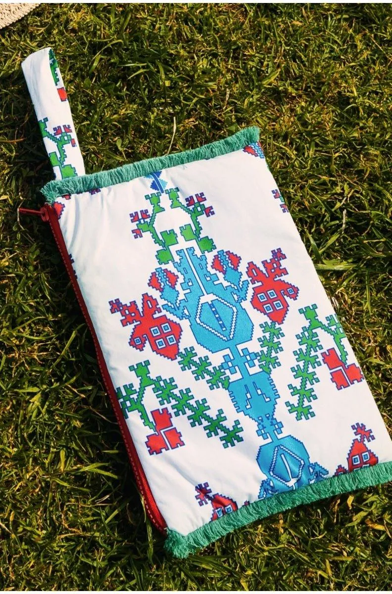 Daryna Pouch