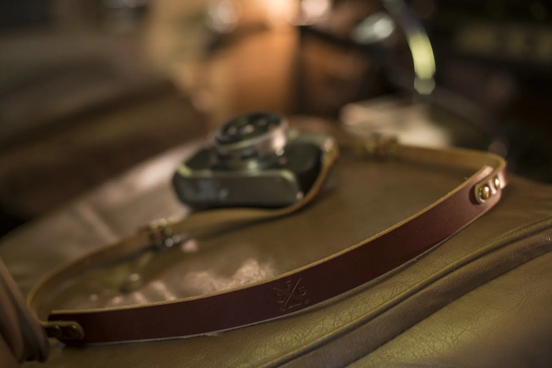 EXPLORER LEATHER CAMERA STRAP
