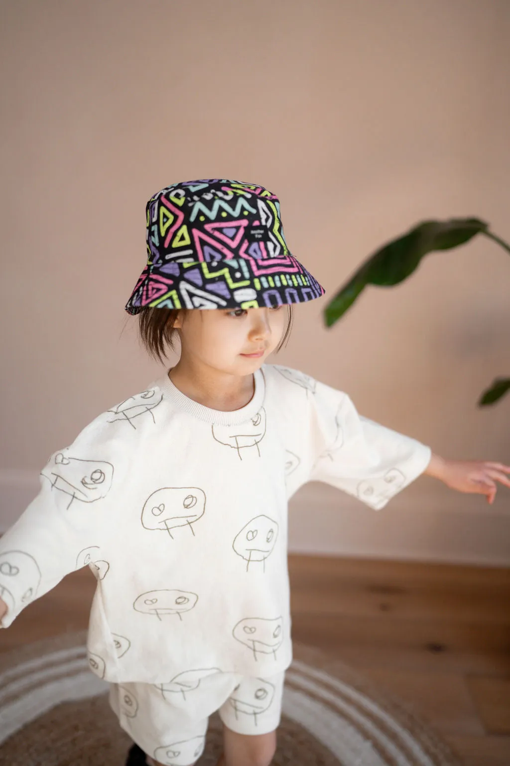 JAZZY BUCKET HAT