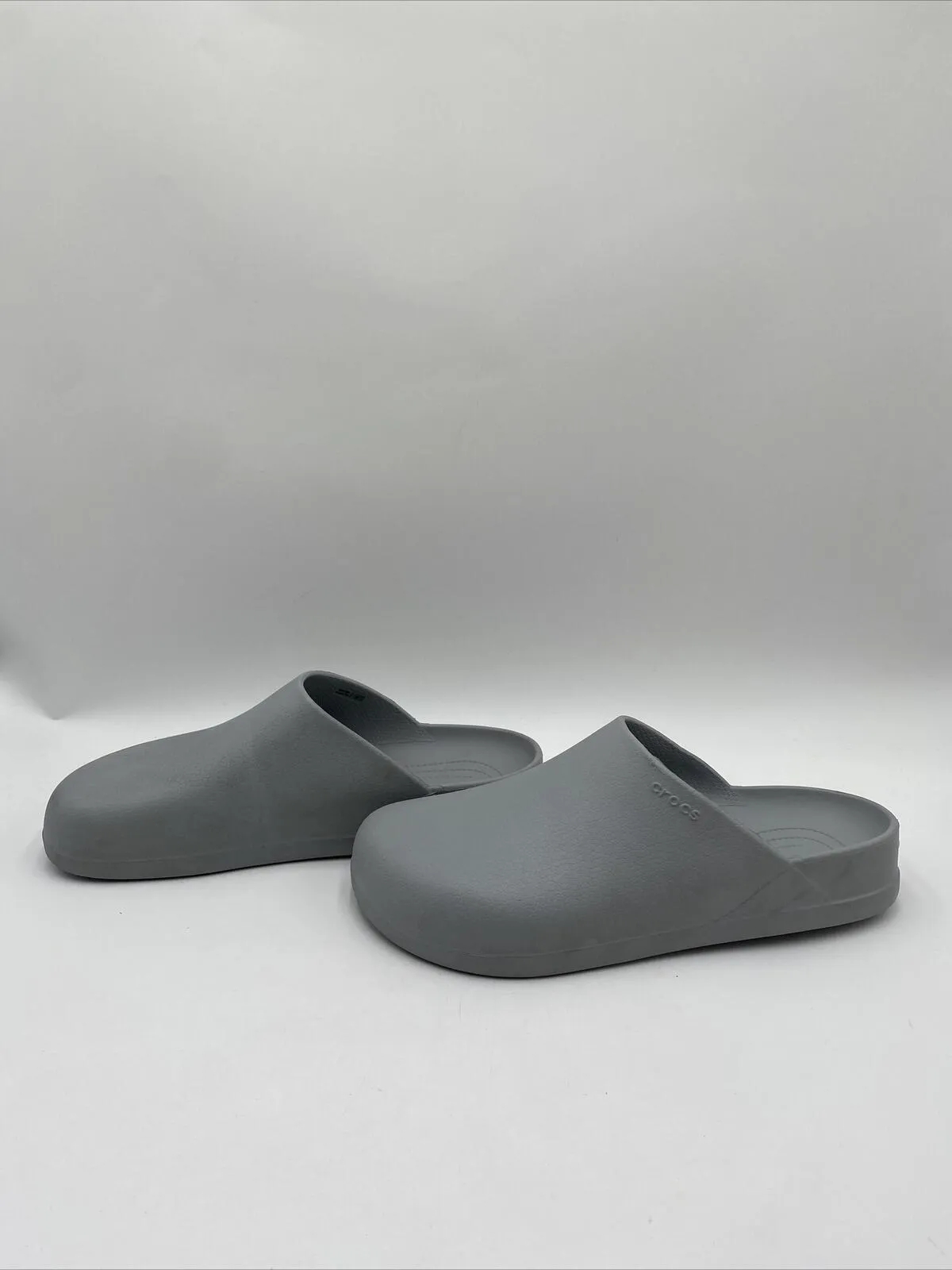 NWOB Crocs Dylan Clogs Men's Grey Size 13M - Like New