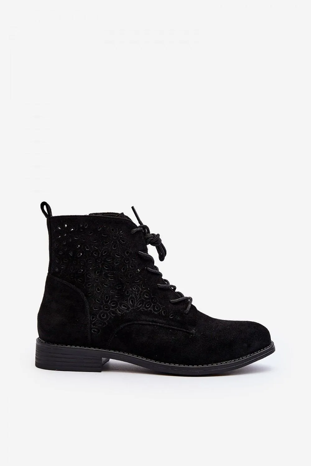 Perforated upper decorated with flowers boots