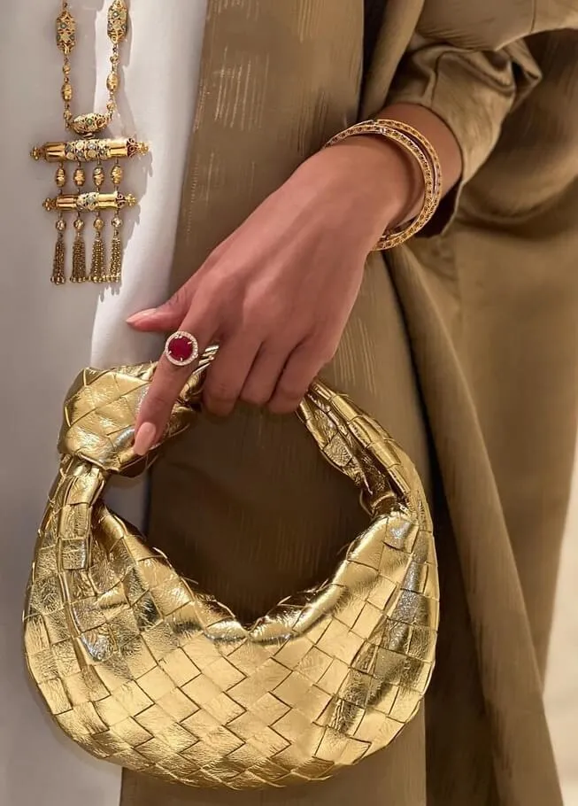 Qiyana - Elegant Woven Woman's Bag