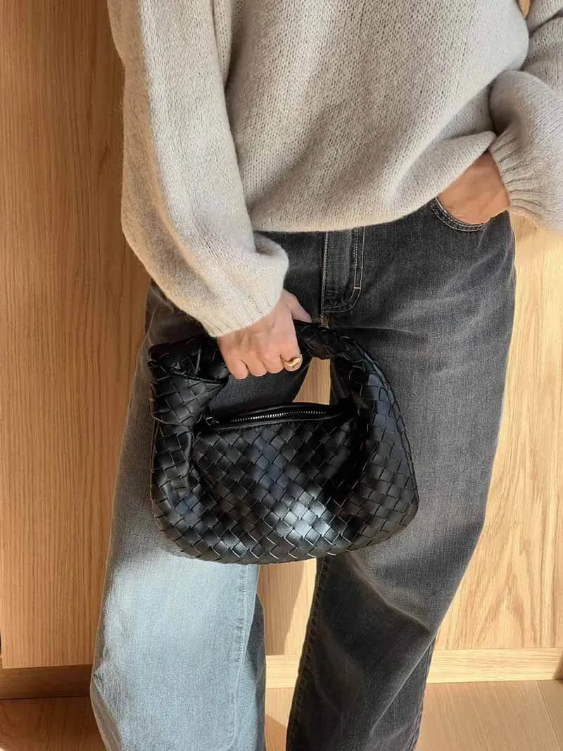 Qiyana - Elegant Woven Woman's Bag