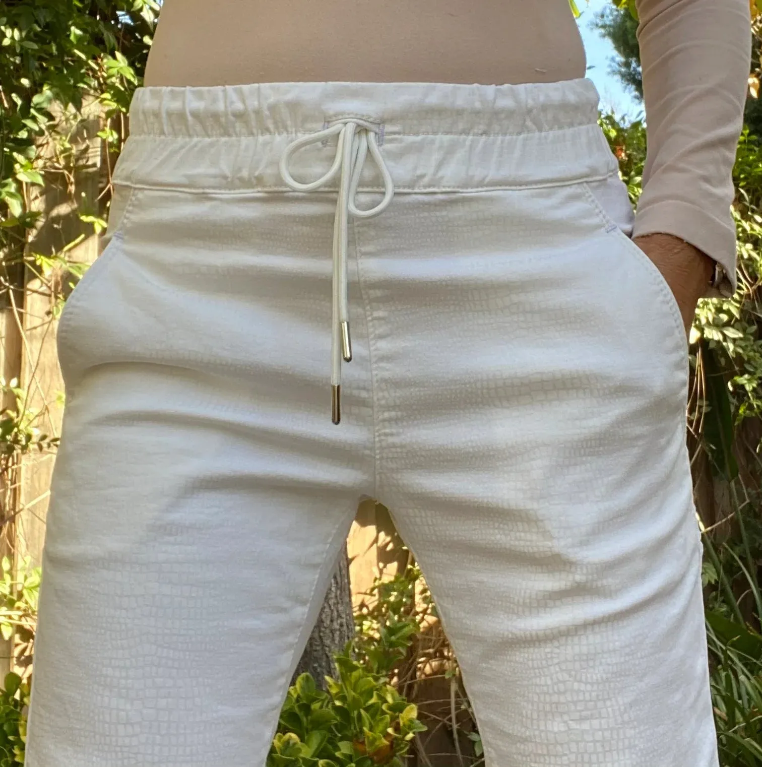 Shely Pant in White Snake
