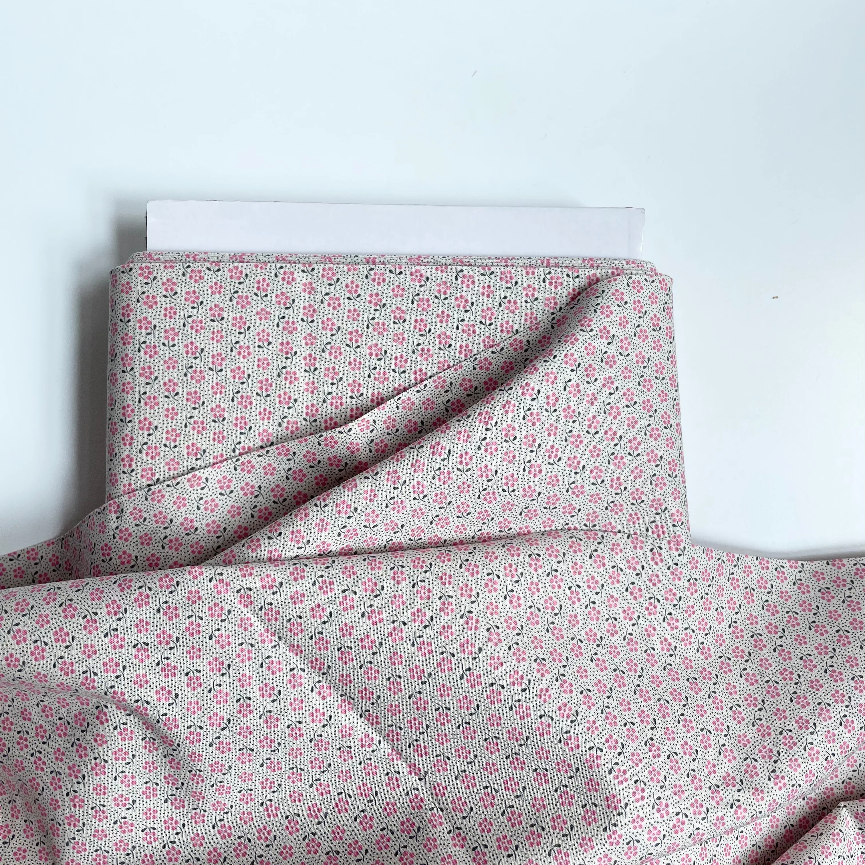 Tilda Fabrics - Meadow Basic Pink