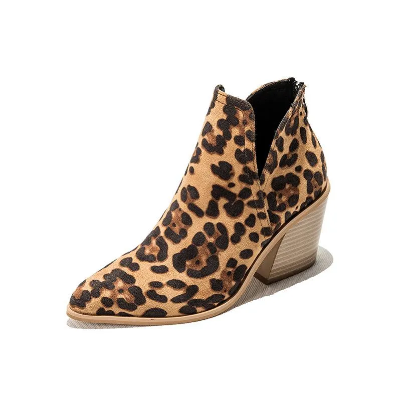 Timeless and supportive orthopedic footwear