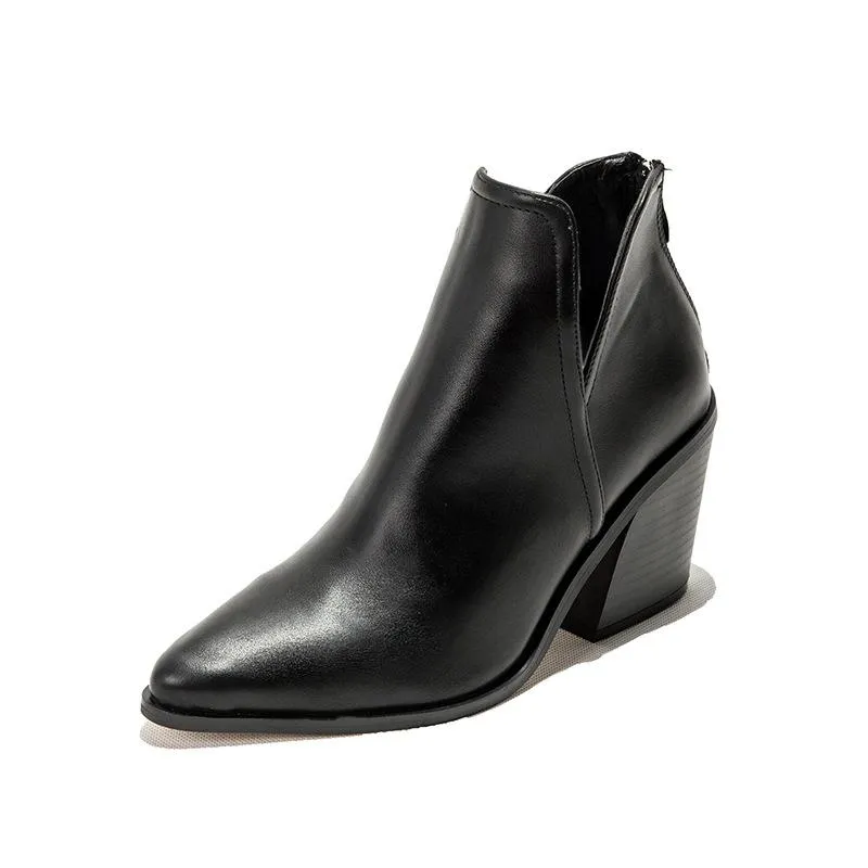 Timeless and supportive orthopedic footwear