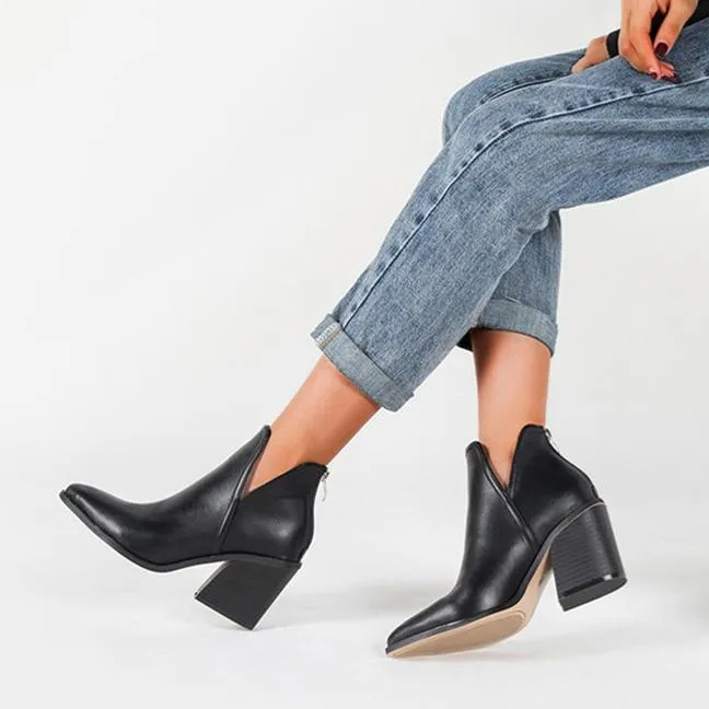 Timeless and supportive orthopedic footwear