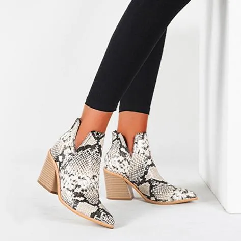 Timeless and supportive orthopedic footwear