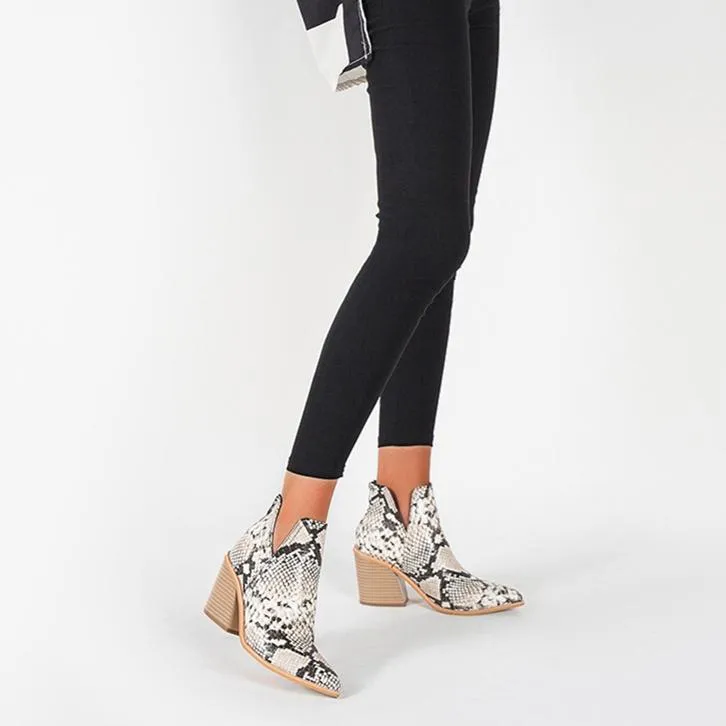 Timeless and supportive orthopedic footwear
