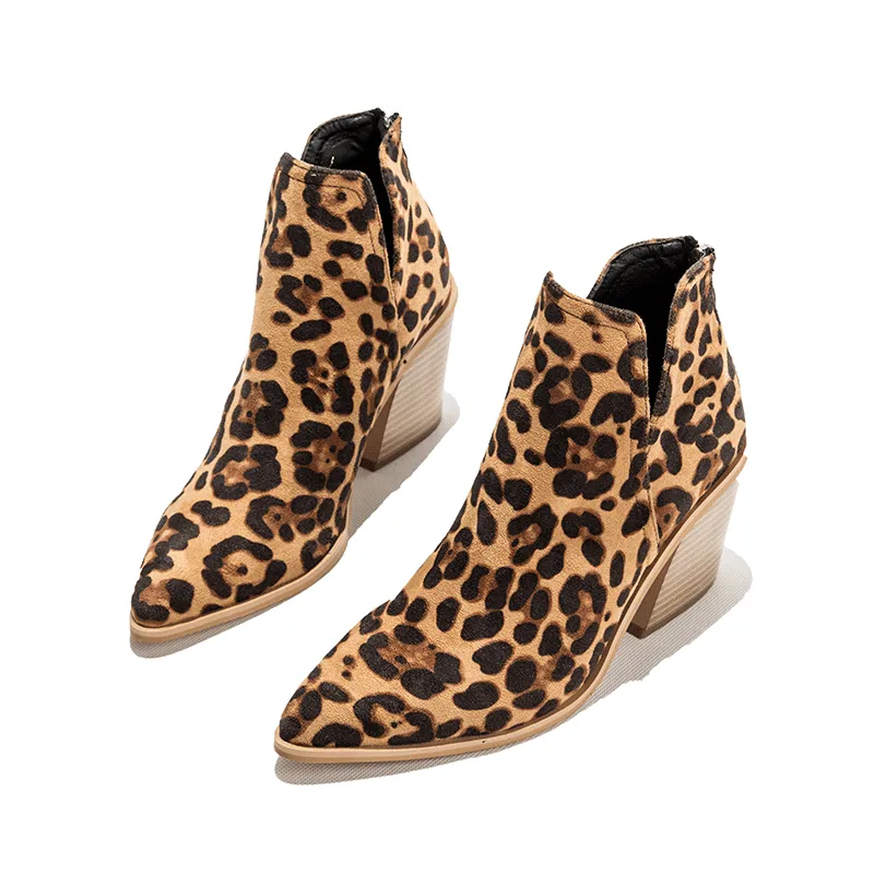 Timeless and supportive orthopedic footwear