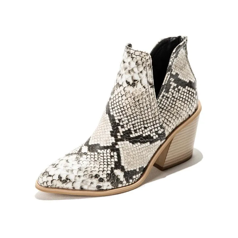 Timeless and supportive orthopedic footwear