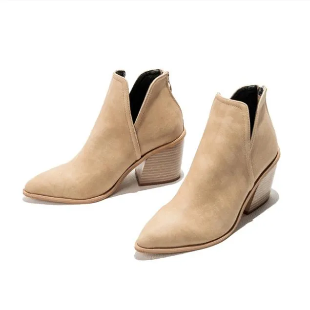 Timeless and supportive orthopedic footwear