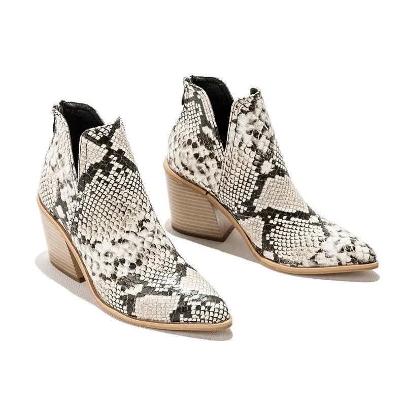 Timeless and supportive orthopedic footwear