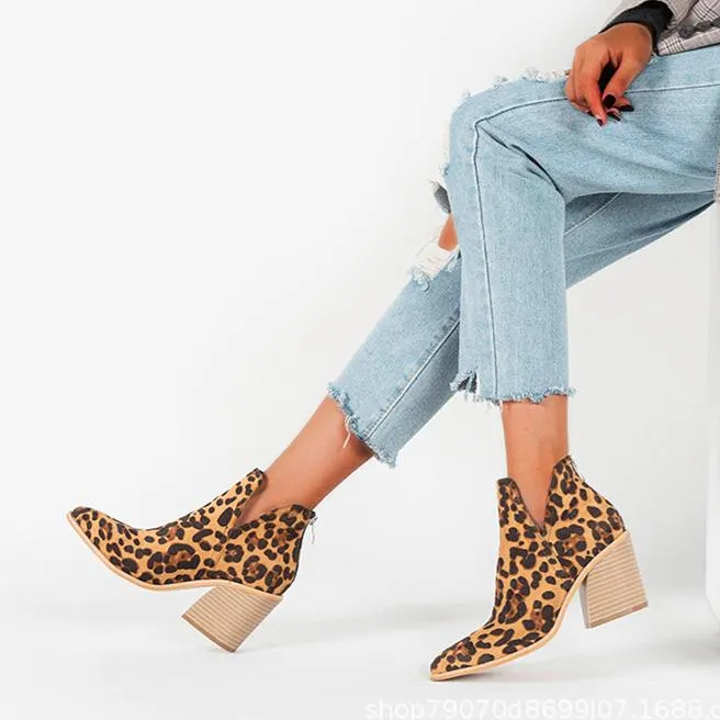 Timeless and supportive orthopedic footwear