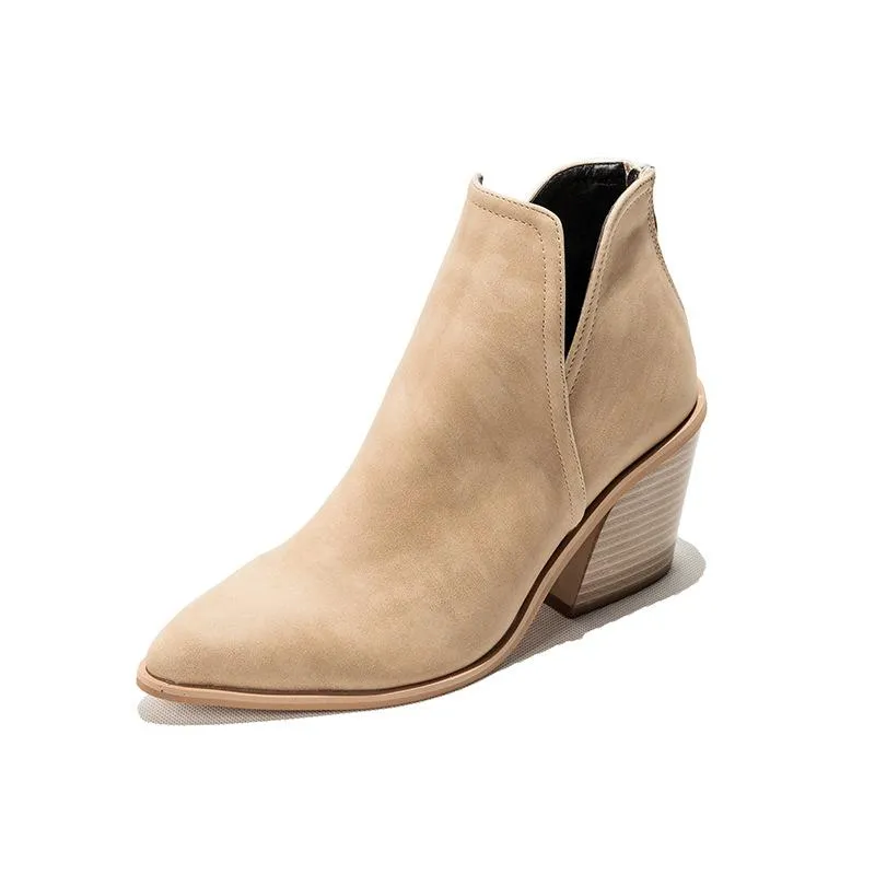 Timeless and supportive orthopedic footwear