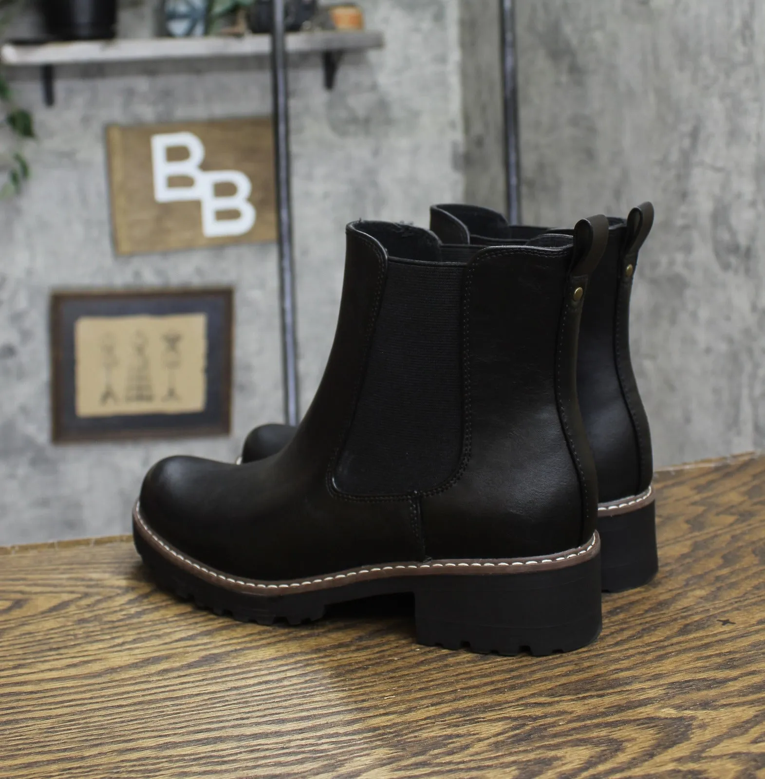 Universal Thread Womens Celina Chelsea Boots with Memory Foam Insole Black 9M