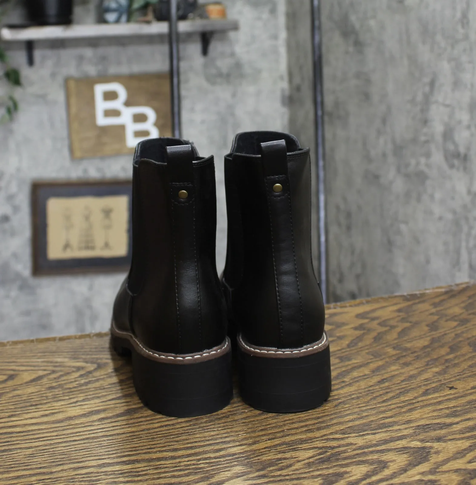 Universal Thread Womens Celina Chelsea Boots with Memory Foam Insole Black 9M