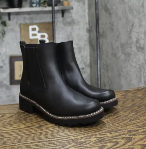 Universal Thread Womens Celina Chelsea Boots with Memory Foam Insole Black 9M