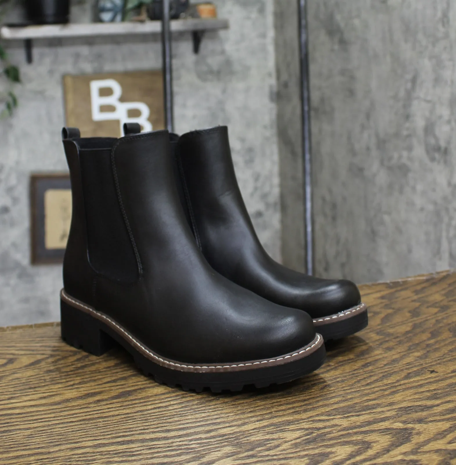 Universal Thread Womens Celina Chelsea Boots with Memory Foam Insole Black 9M