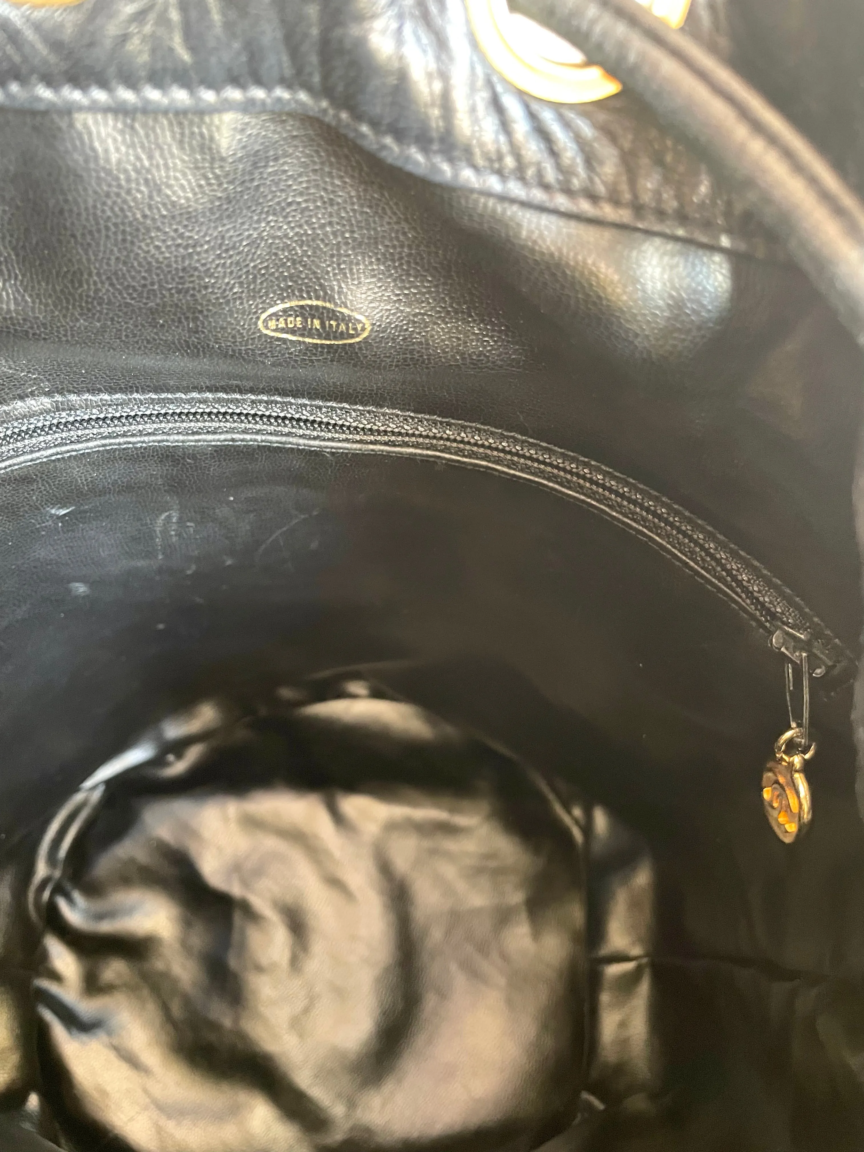 Vintage CHANEL black lambskin bucket hobo drum shoulder bag with golden chain strap, CC mark, and drawstring. 041205bs3