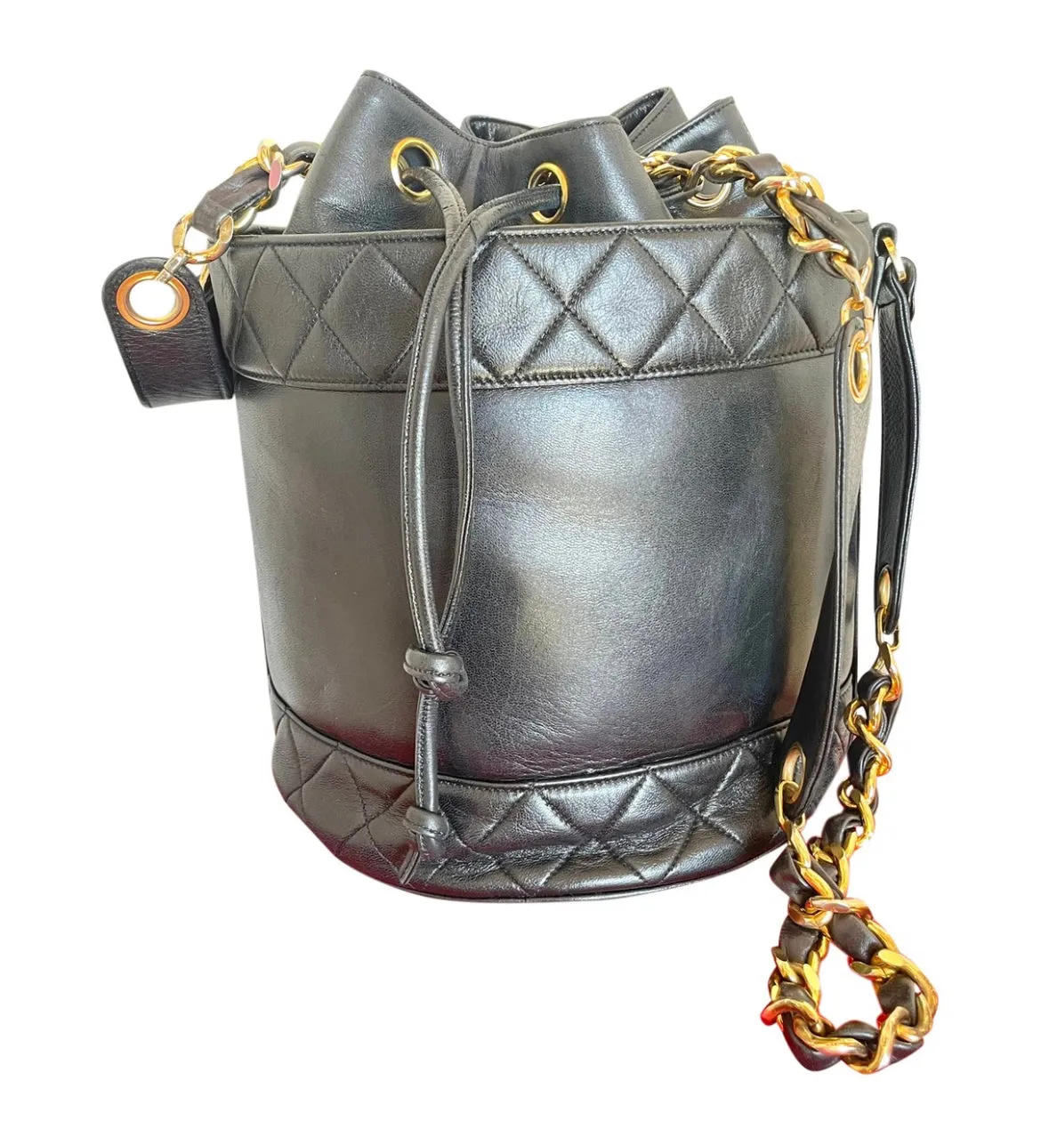 Vintage CHANEL black lambskin bucket hobo drum shoulder bag with golden chain strap, CC mark, and drawstring. 041205bs3