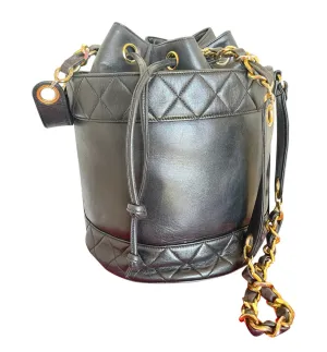 Vintage CHANEL black lambskin bucket hobo drum shoulder bag with golden chain strap, CC mark, and drawstring. 041205bs3