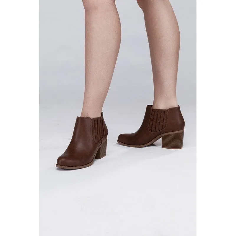 VROOM Ankle Booties