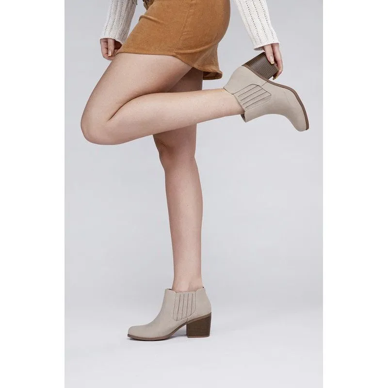 VROOM Ankle Booties