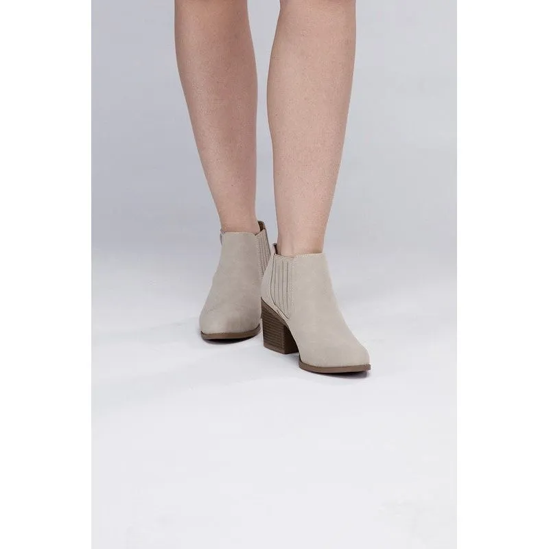VROOM Ankle Booties
