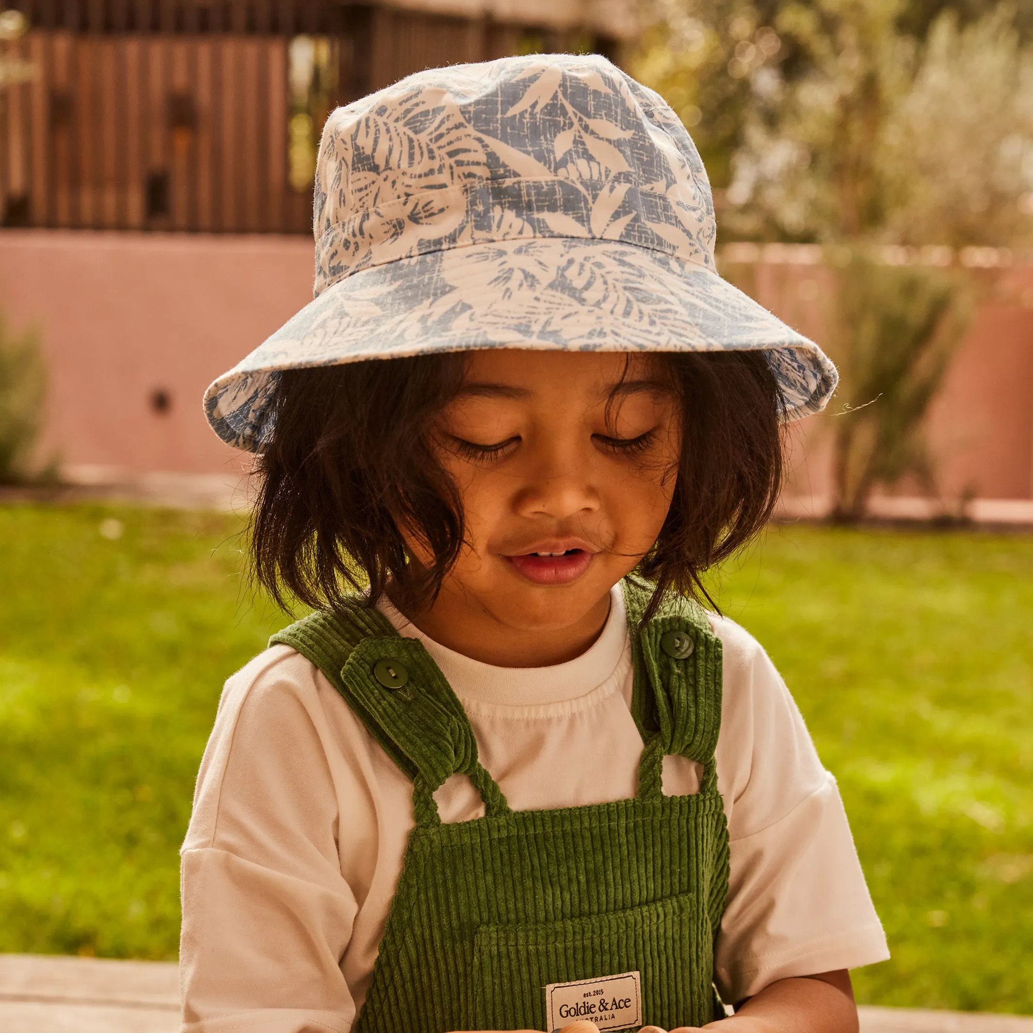 Wade Bucket Hat - White/Blue