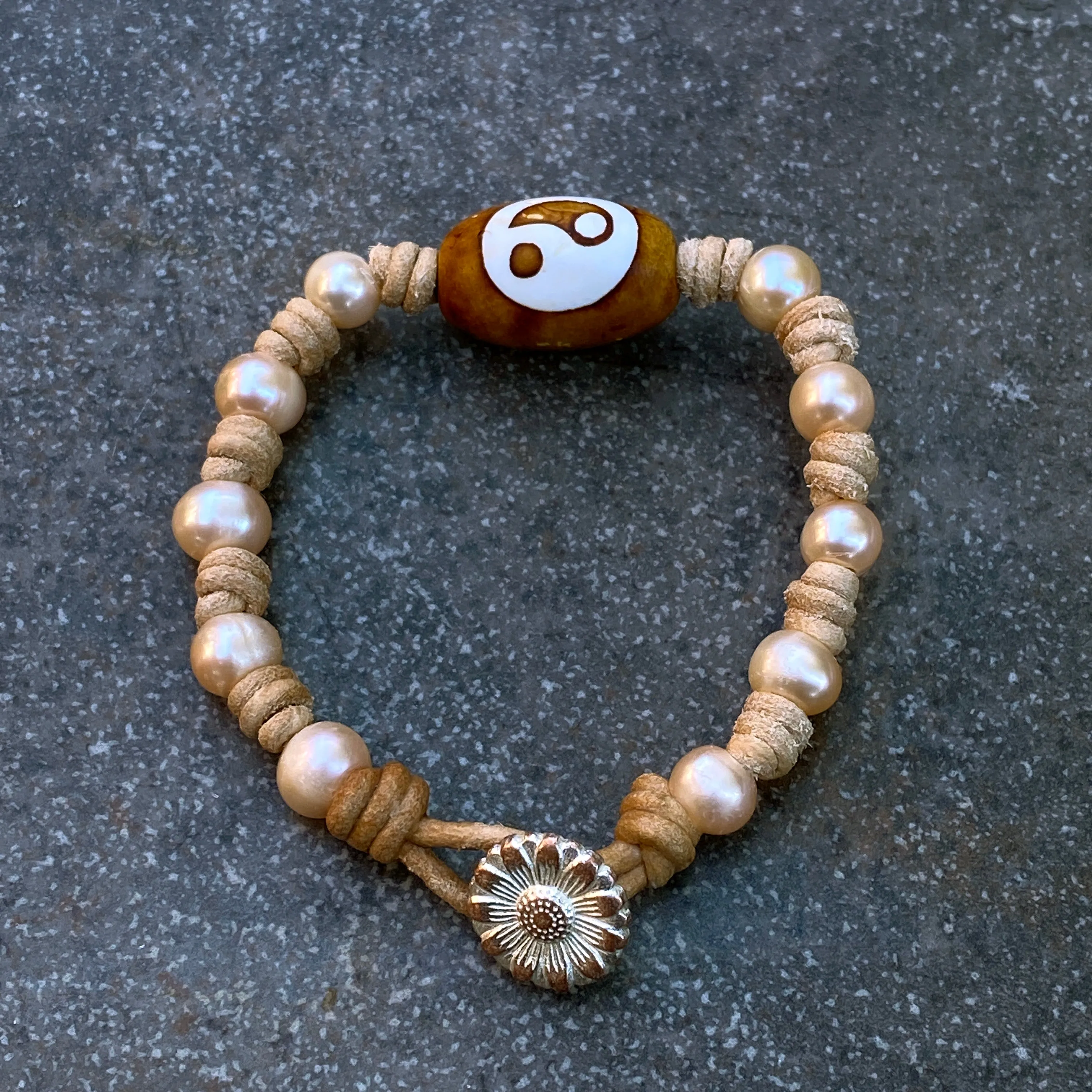 Women’s Genuine Freshwater Pearl and Tibetan Agate Gemstone Yin Yang leather bracelet