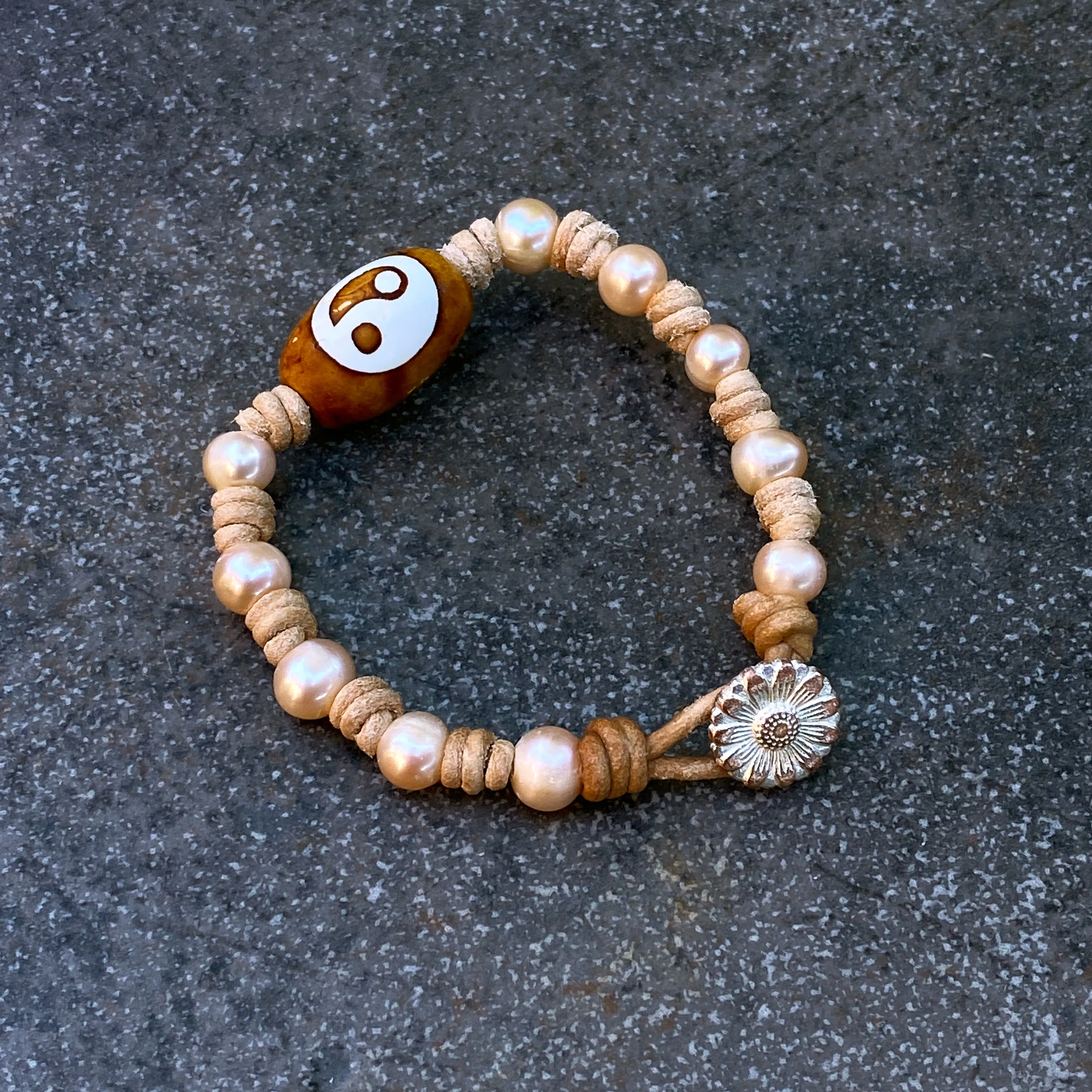 Women’s Genuine Freshwater Pearl and Tibetan Agate Gemstone Yin Yang leather bracelet