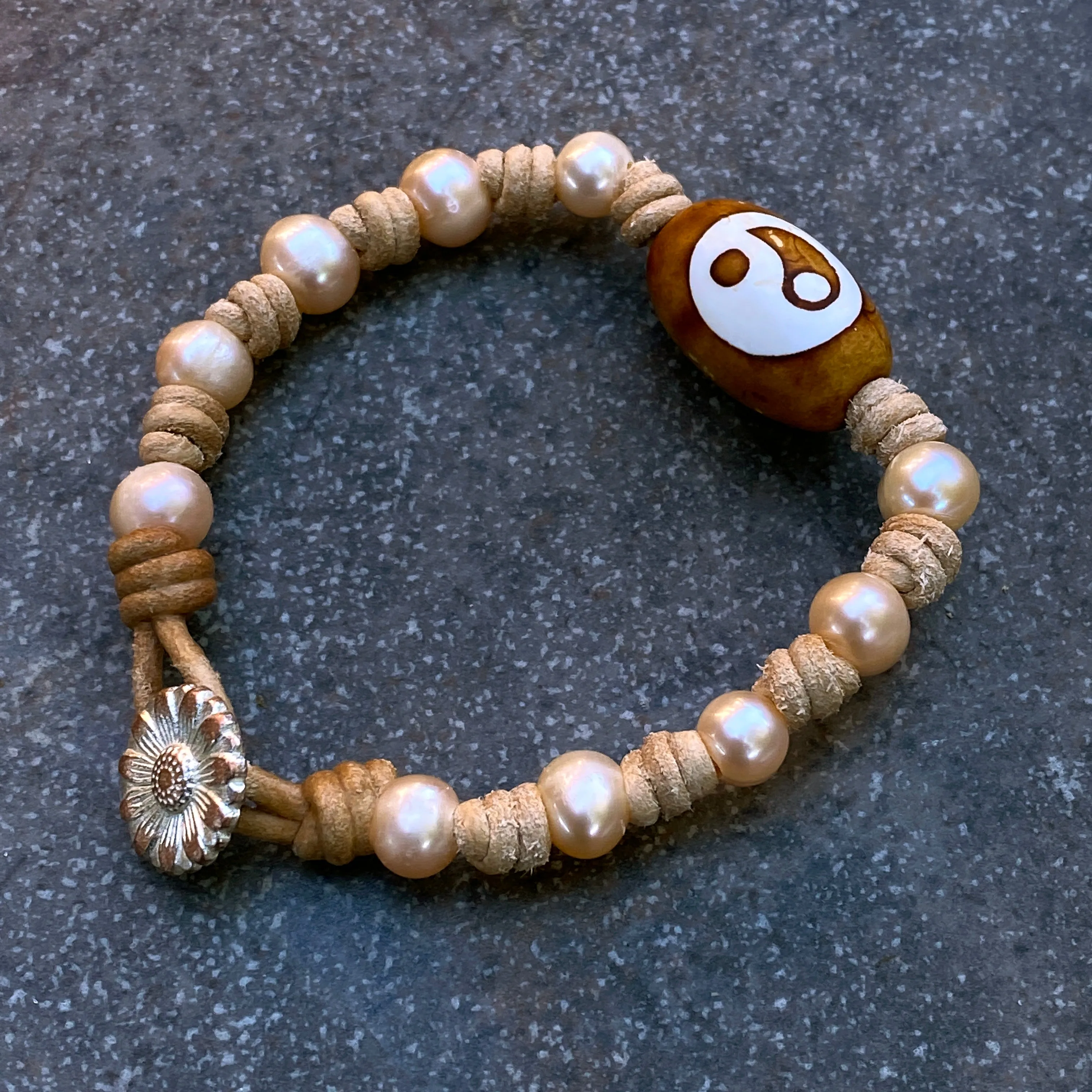 Women’s Genuine Freshwater Pearl and Tibetan Agate Gemstone Yin Yang leather bracelet