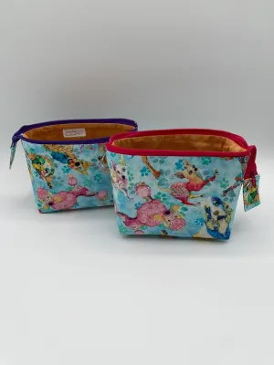 Zipper Bucket Bag - Grunge Dogs on Blue